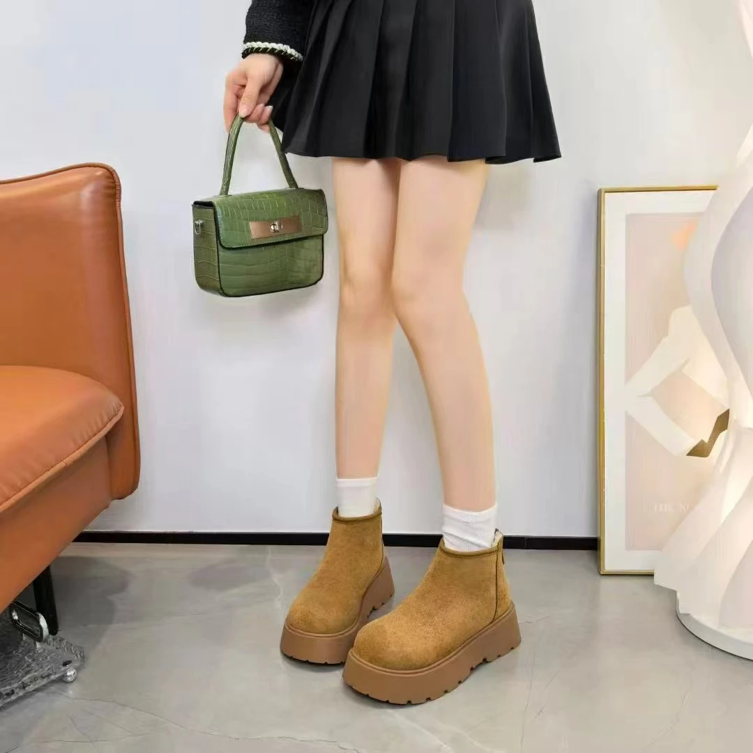 冬季后拉链厚款圆头时尚雪地靴百搭平底加绒短靴