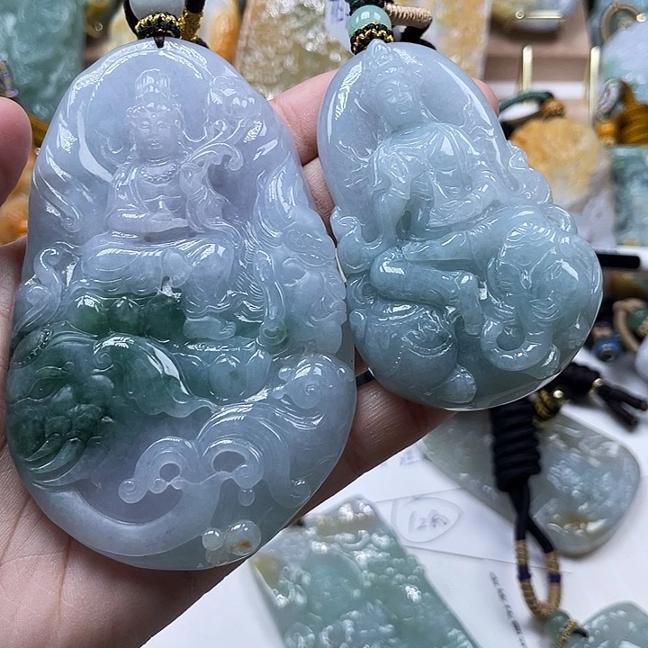 刘***海颈饰未镶嵌翡翠天然