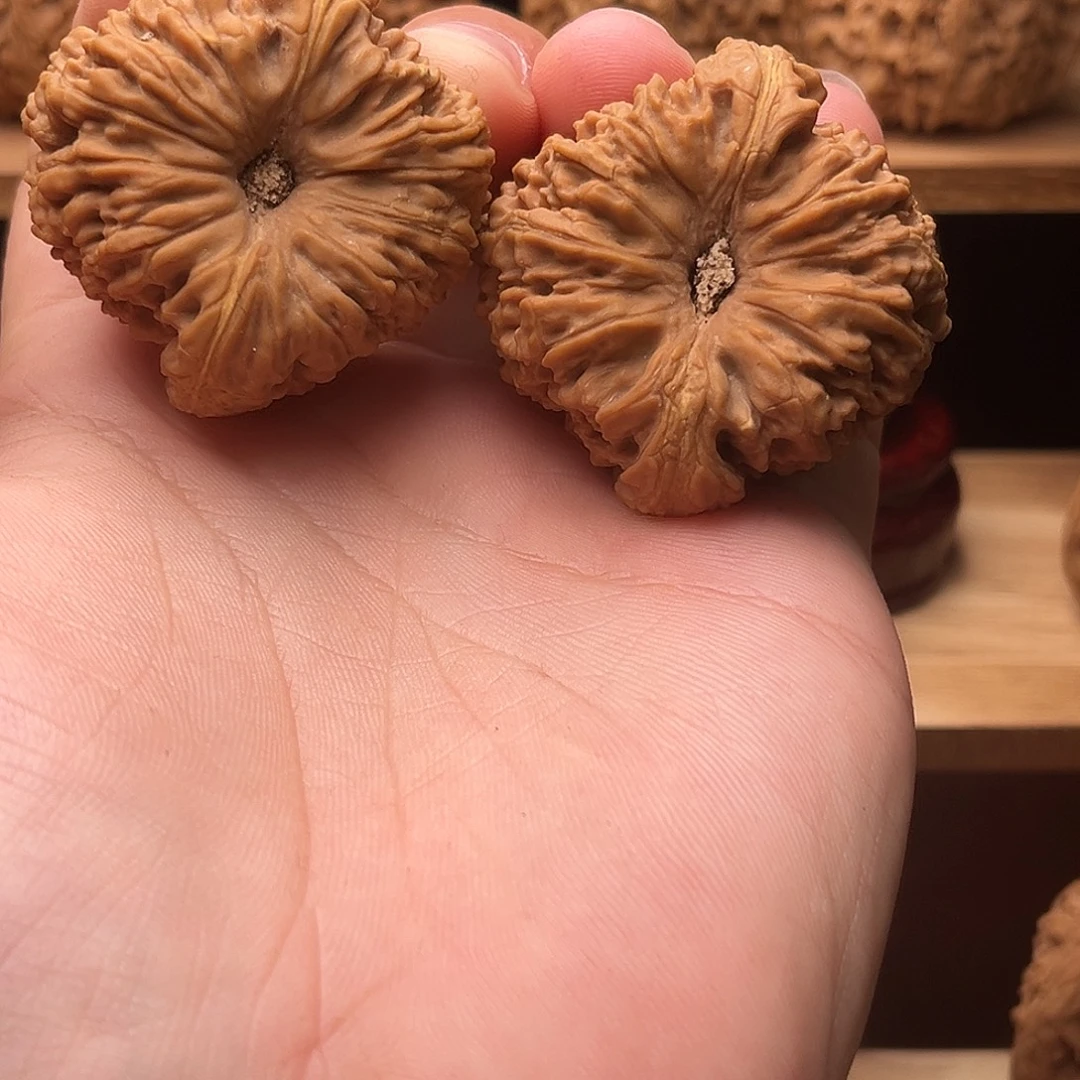 吊坠文玩核桃凹底团子有黄