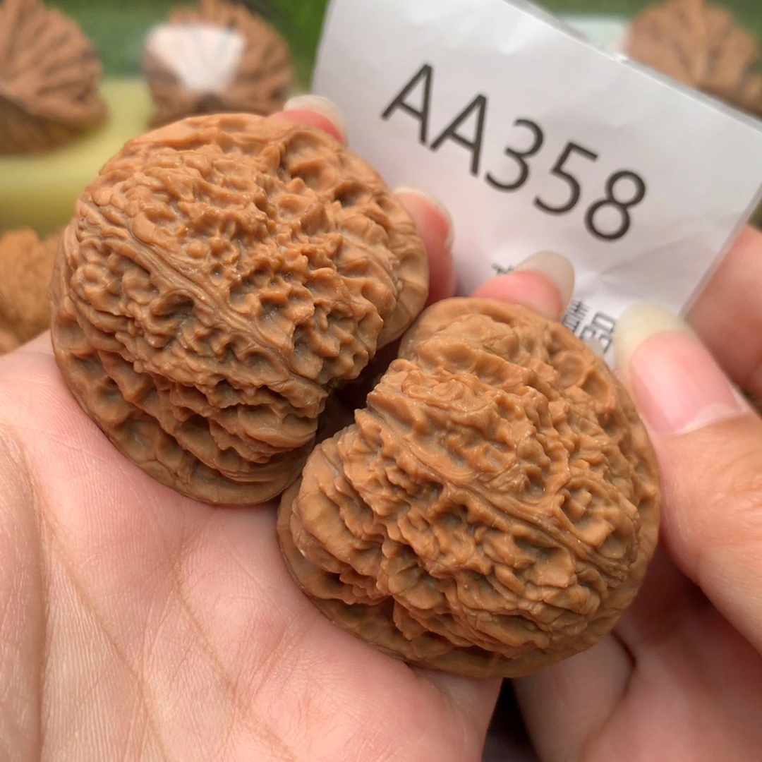 把件文玩核桃粗棱红皮南疆石44