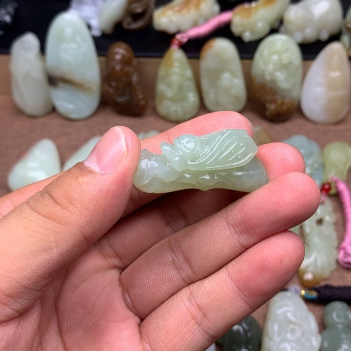 麒***鹤和田玉（糖玉）未镶嵌颈饰