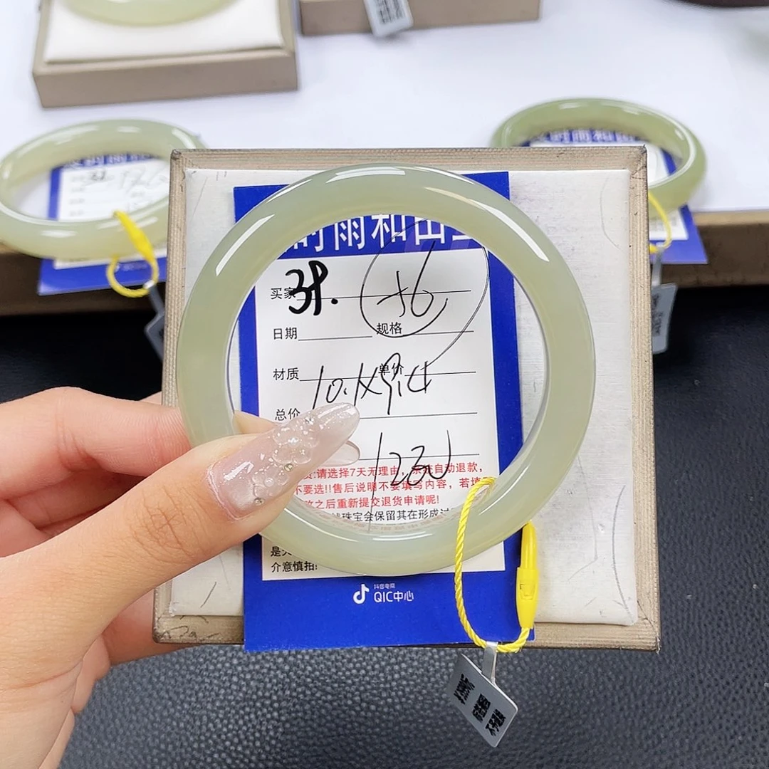 和田玉手镯未镶嵌0*0