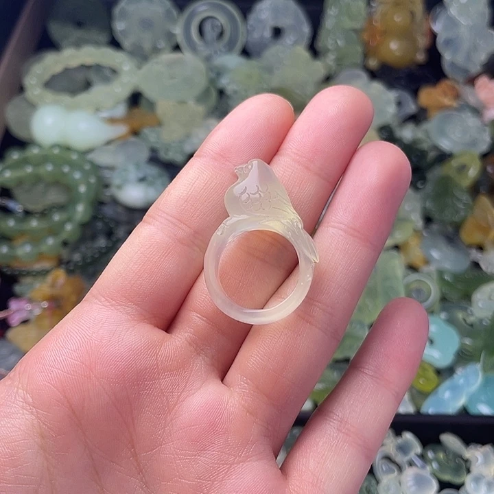 蛇纹石玉合金颈饰喜鹊戒指