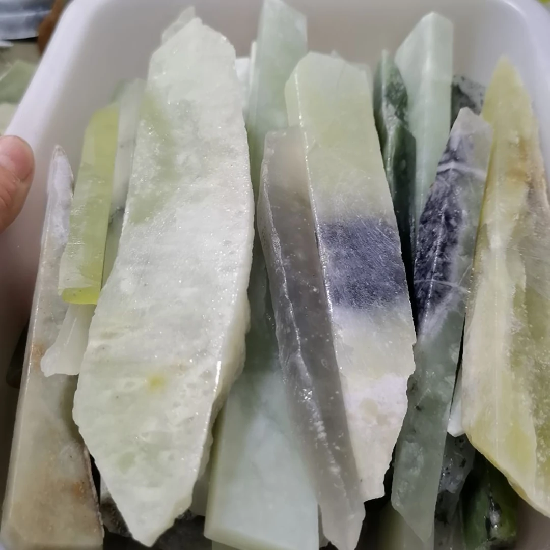 蛇纹石玉未镶嵌珠宝奇石