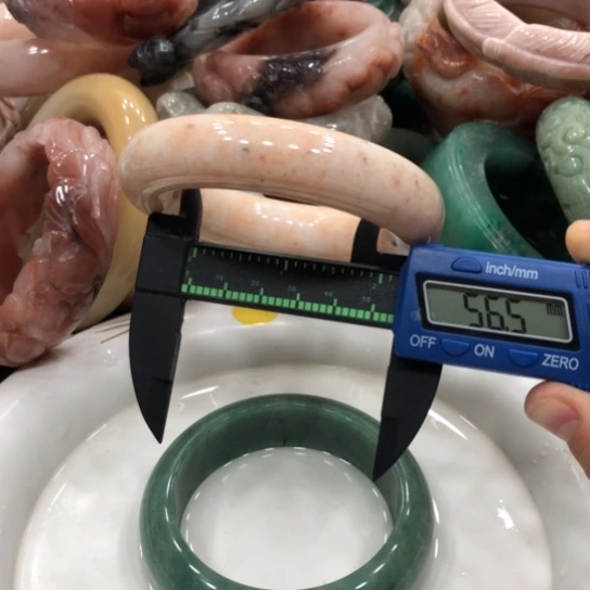 未镶嵌石英质玉珠宝奇石38