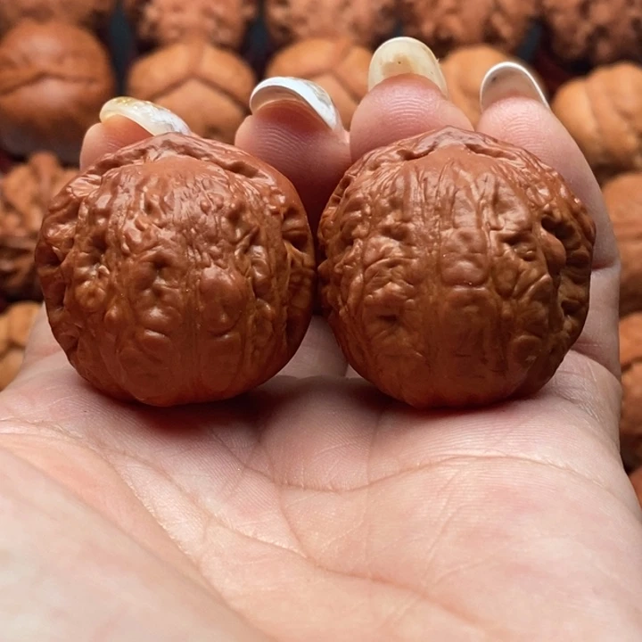 核桃精品文玩核桃手捻锦鲤