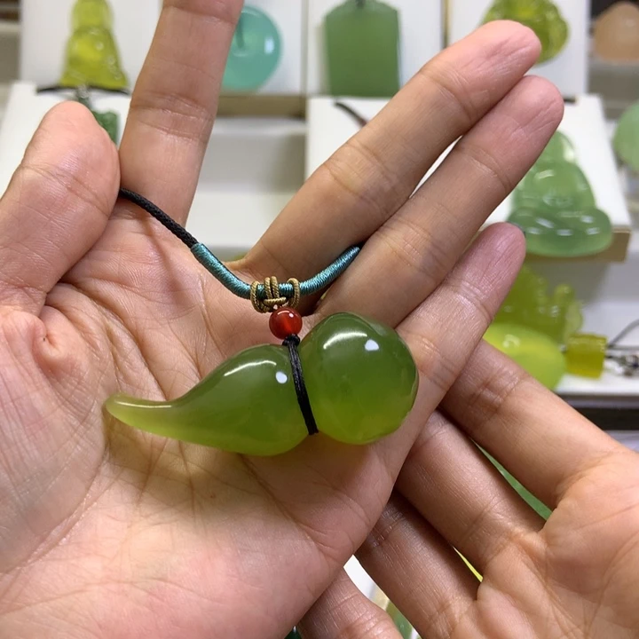【闪购商品】蛇纹石玉未镶嵌颈饰墨*薇