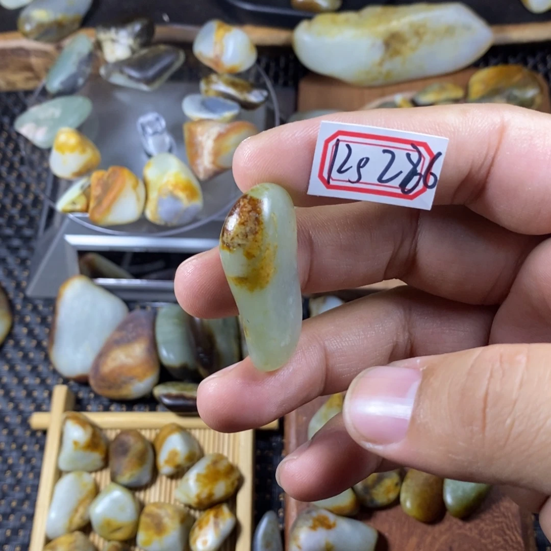 和田玉（糖玉）未镶嵌挂件