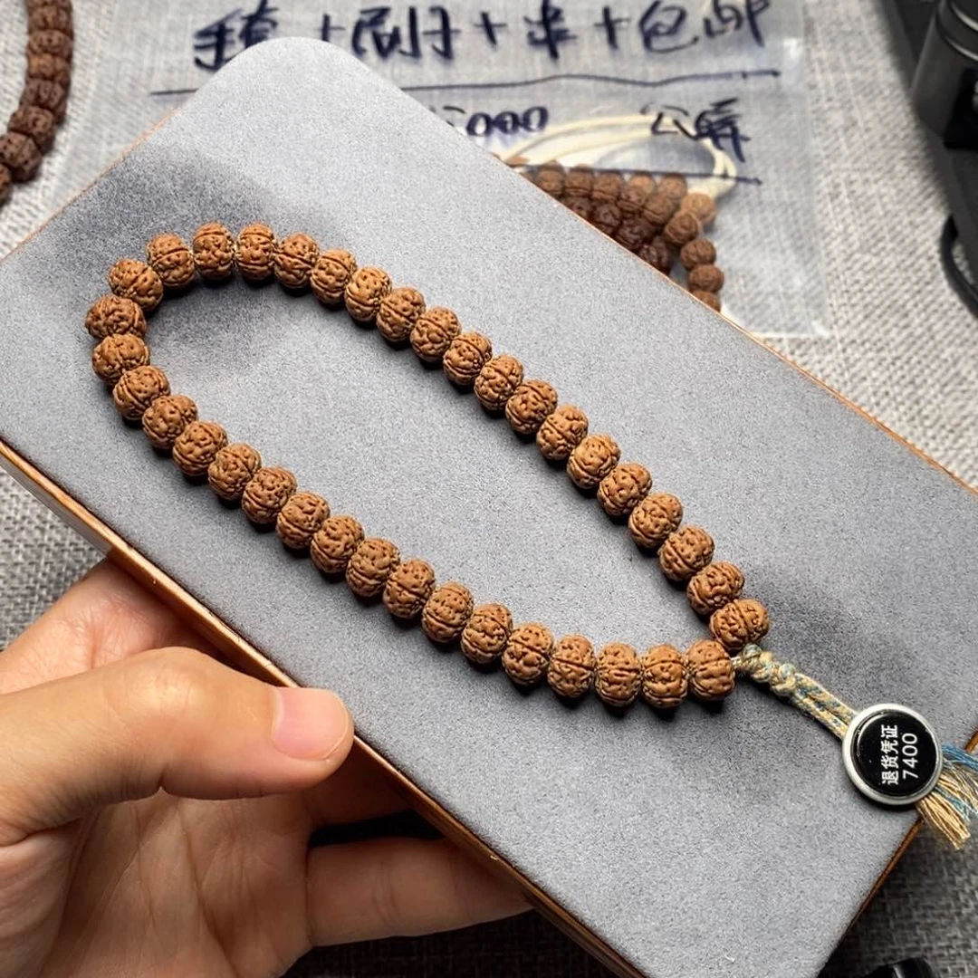 金刚菩提吊坠挪*的老树王