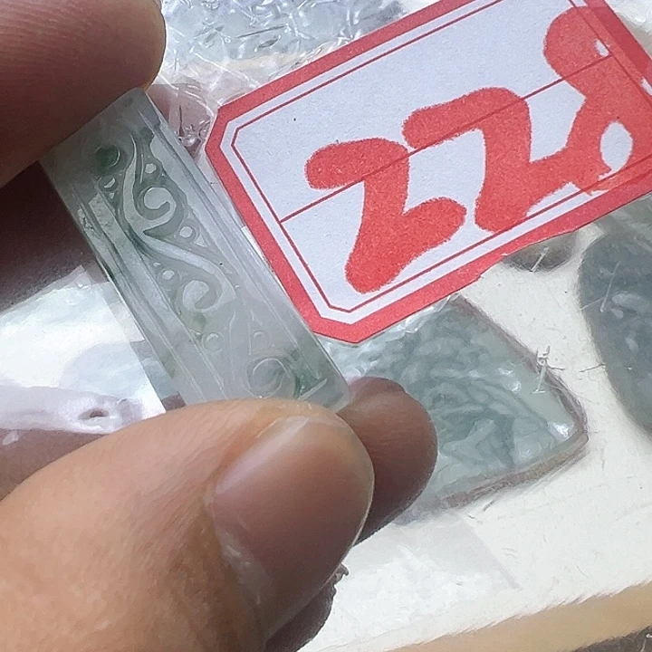 翡翠颈饰未镶嵌天然缅甸翡翠吊坠