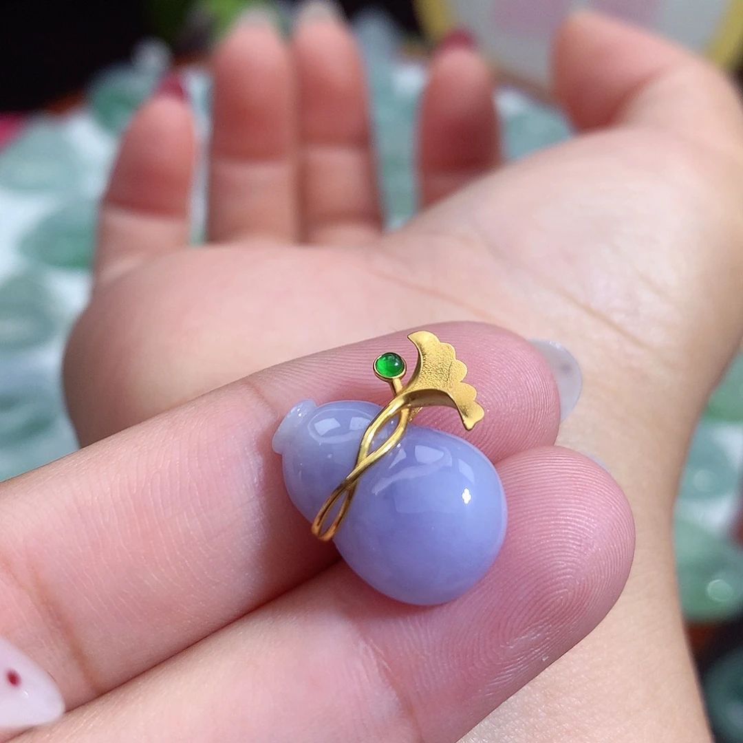 翡翠未镶嵌颈饰葫芦
