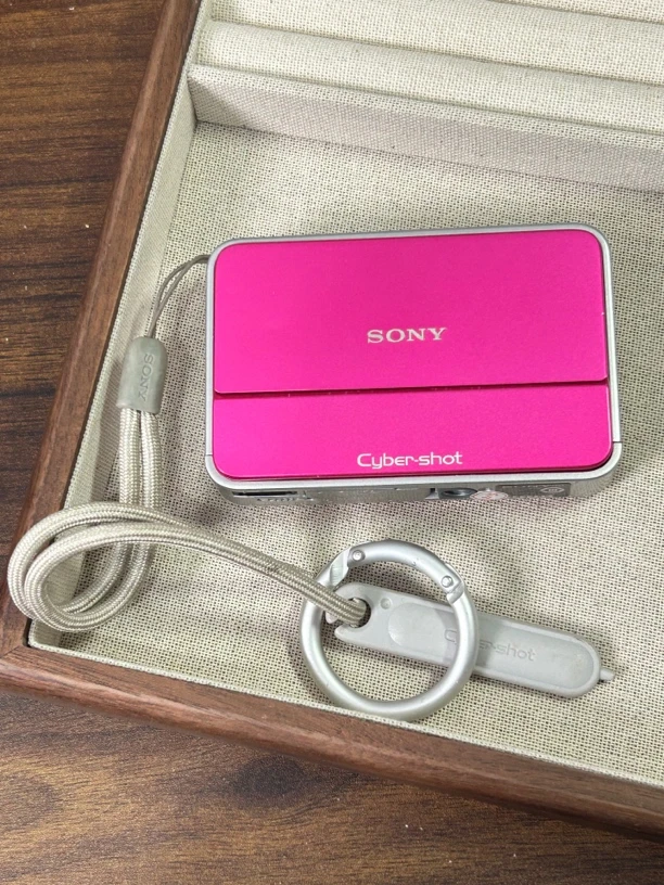 9新 Sony/索尼 t2 粉色 微瑕 迷你触摸屏复古ccd数码相机