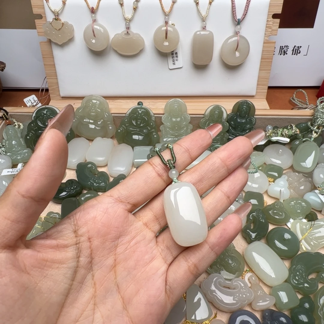 和田玉未镶嵌颈饰