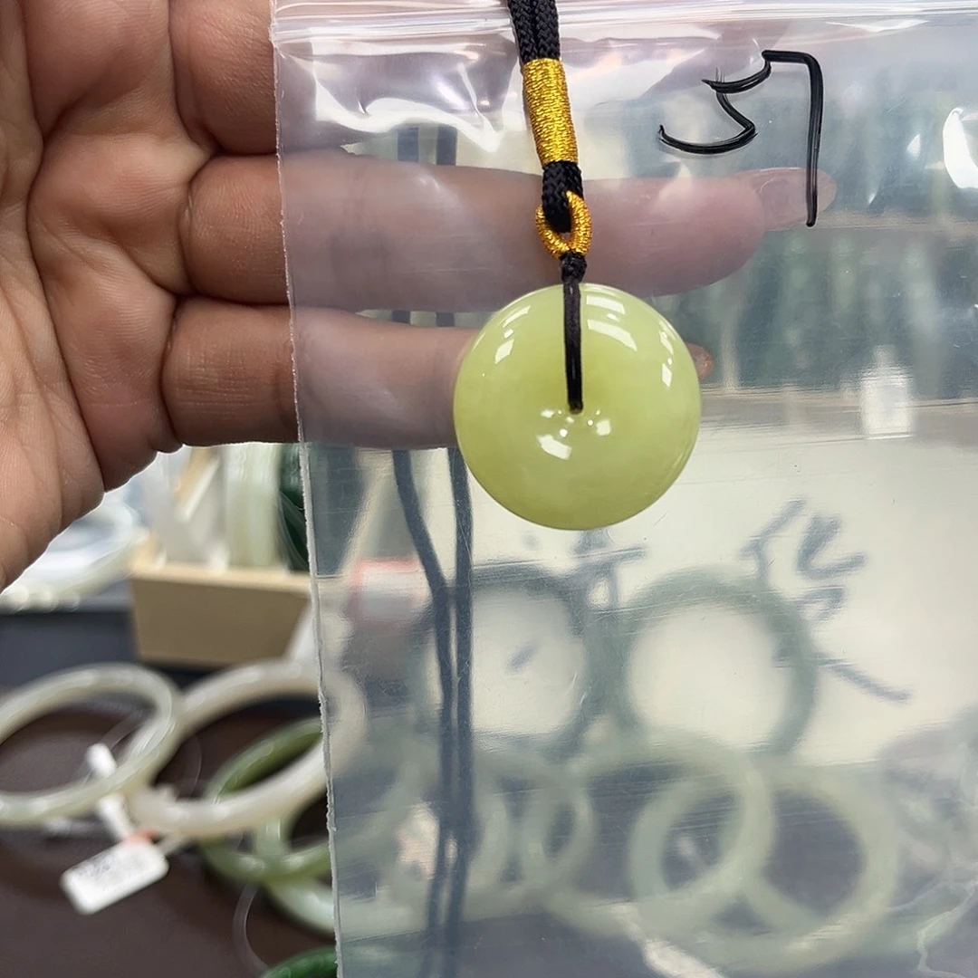 我***旧和田玉未镶嵌颈饰