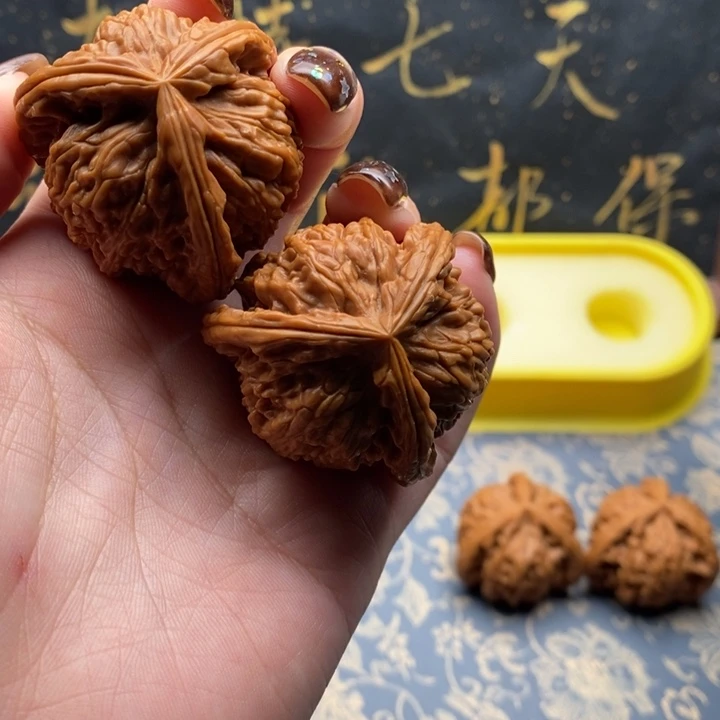 亽***凣文玩核桃吊坠白狮子