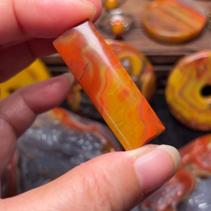 玛瑙/玉髓未镶嵌颈饰北票战国红小无事牌