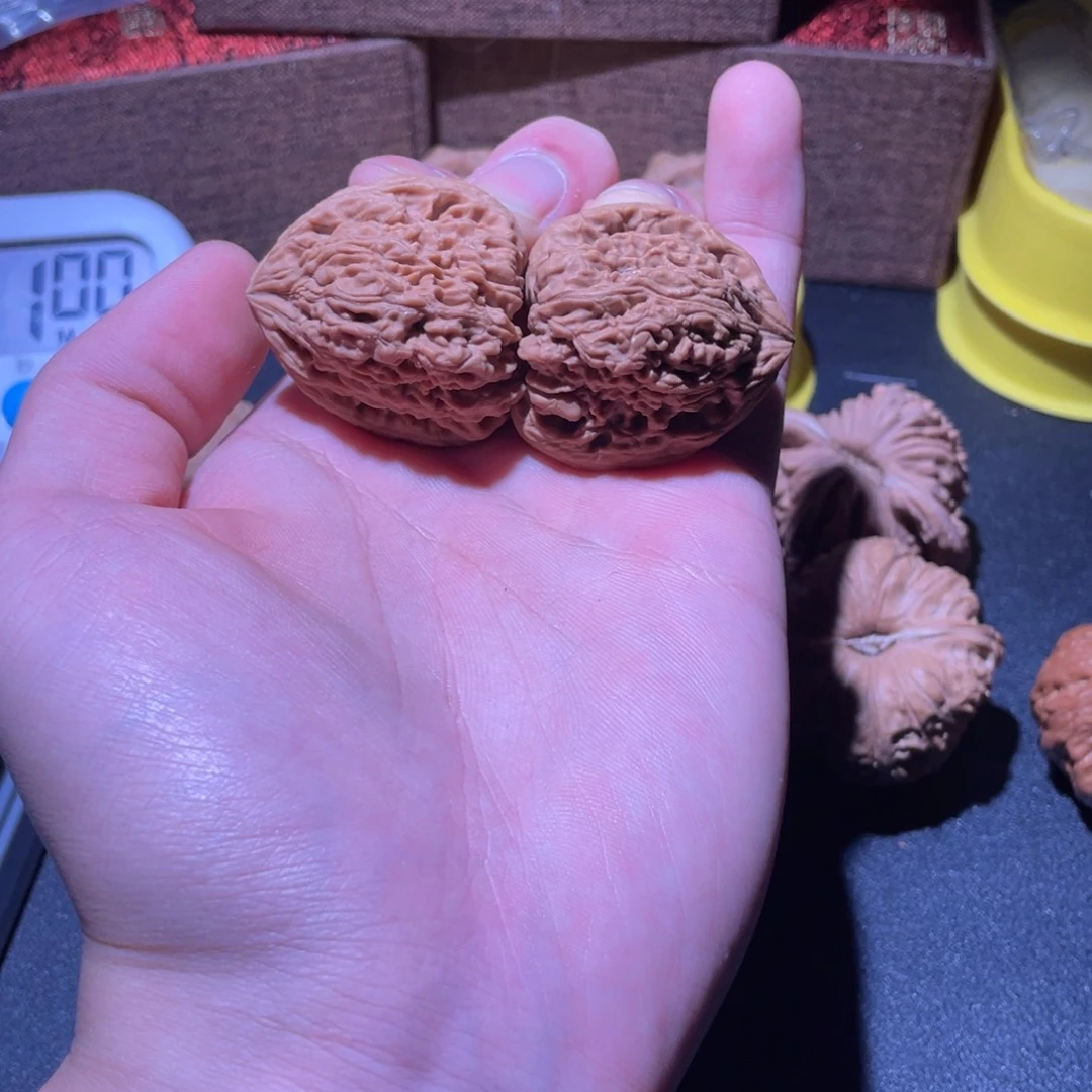 总****文玩核桃吊坠三角疆