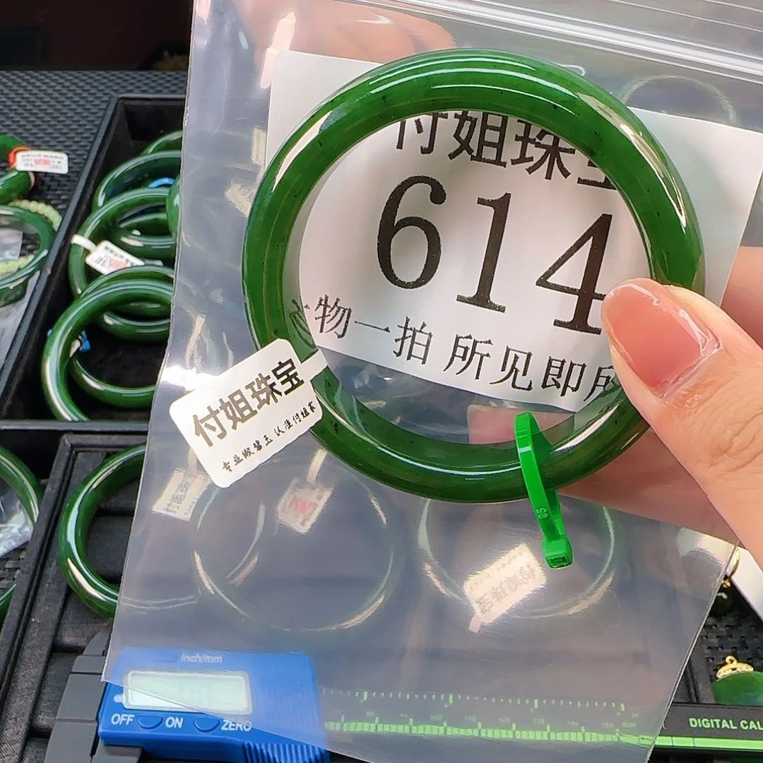 颈饰未镶嵌和田玉在**方手镯57 614