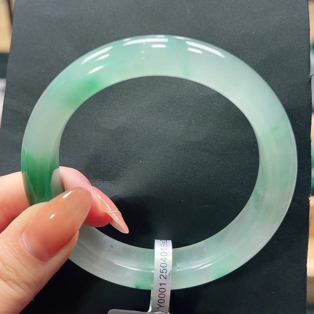 石英质玉（非洲翠）未镶嵌手镯➕非非58