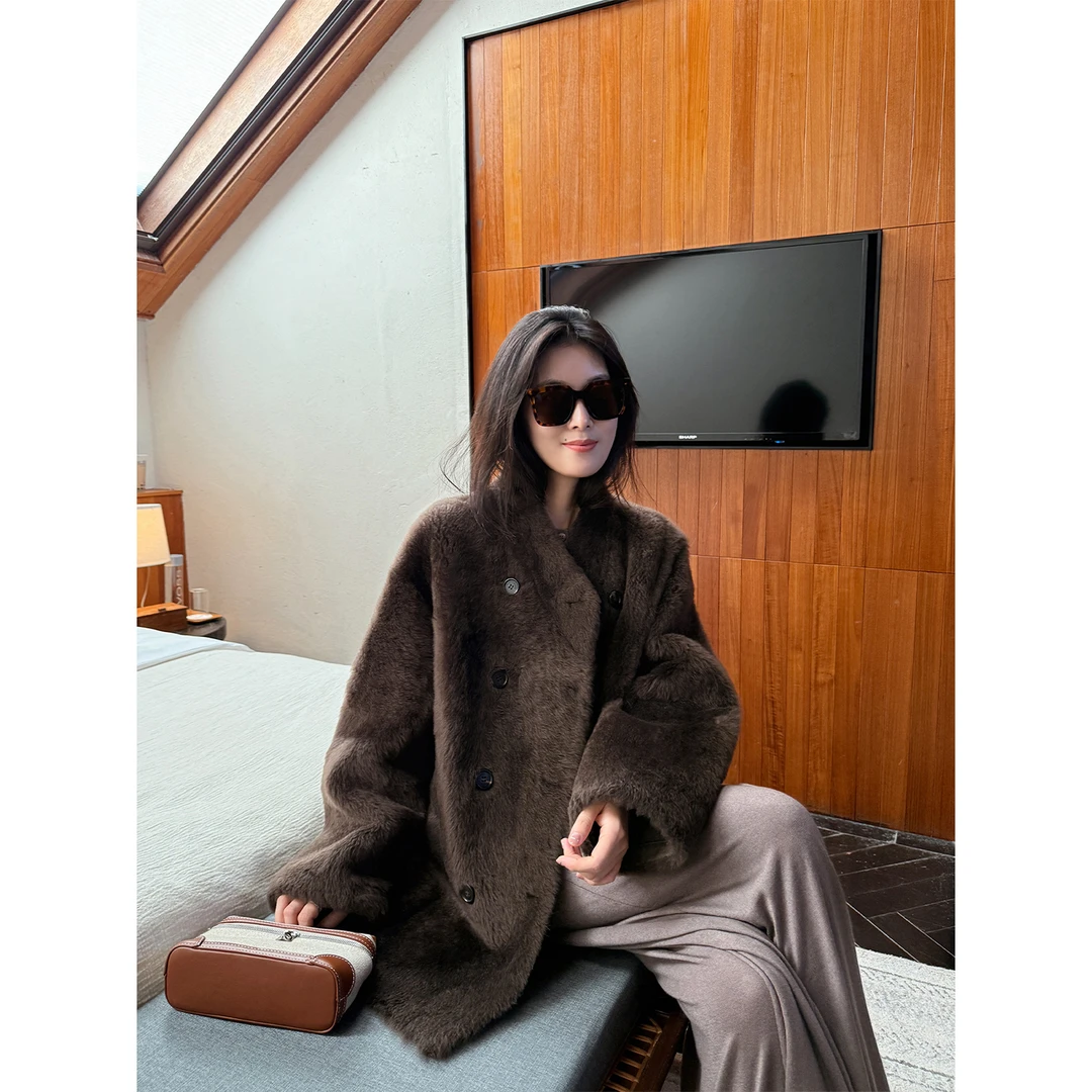 杨小妖 玛奇朵 双排扣高奢黑标直毛拉贡皮毛一体皮草外套女冬新款