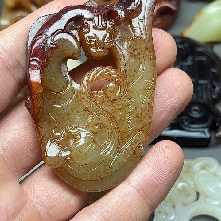 上***。和田玉未镶嵌颈饰