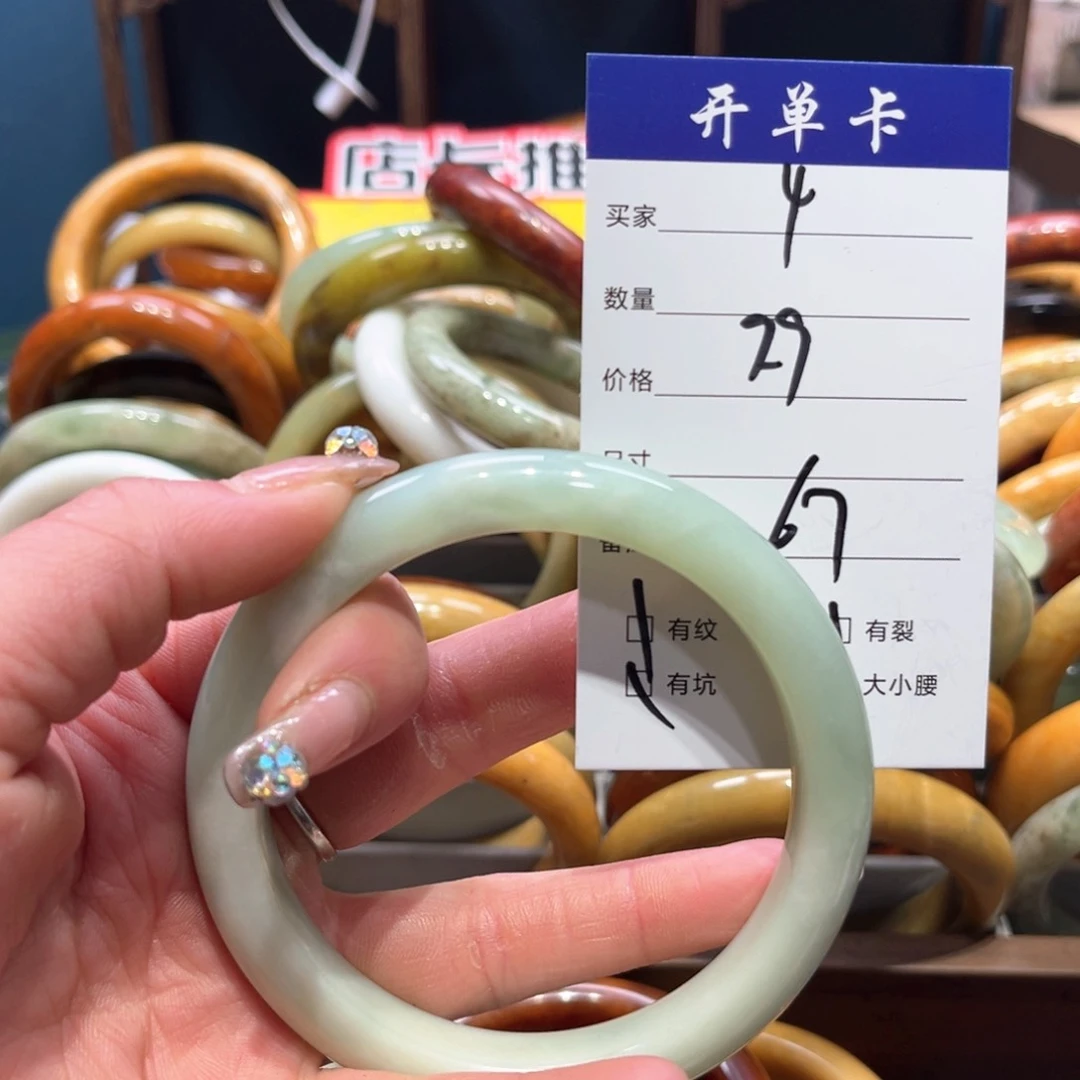 蛇纹石玉手镯未镶嵌是**呀