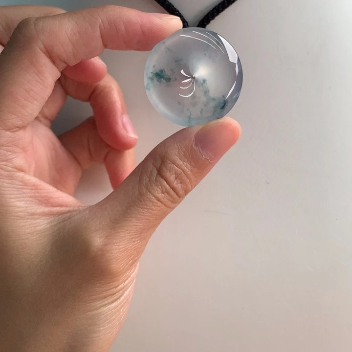 翡翠挂件未镶嵌…..