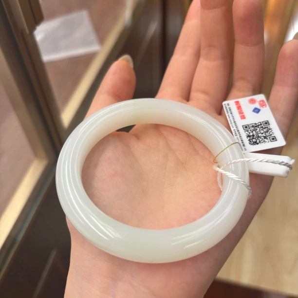101701WT和田玉俄料羊脂白手镯圈口55.5克重55.05g