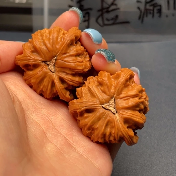 ༺***༻文玩核桃吊坠白狮子