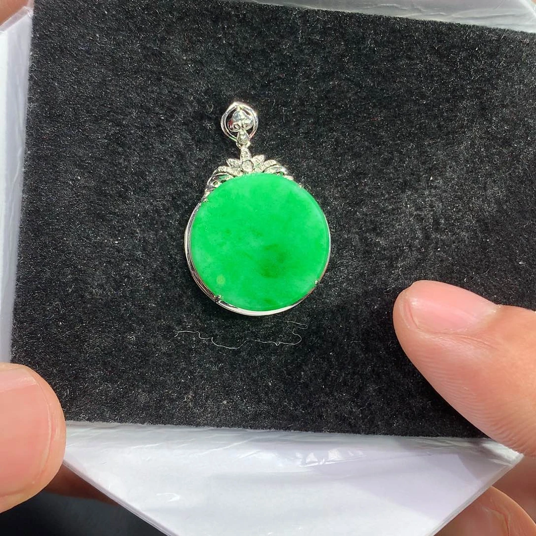 翡翠吊坠(赠链)18K金镶嵌