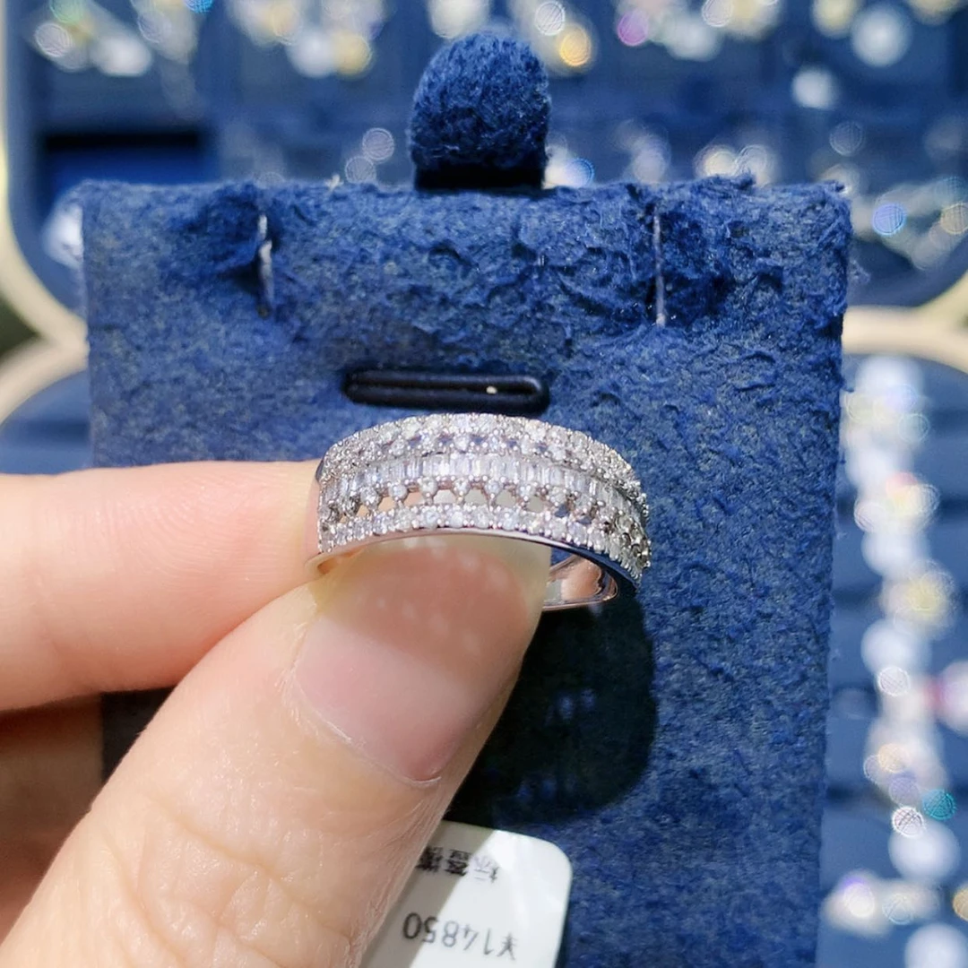 【闪购商品】18K金镶嵌戒托钻石排戒