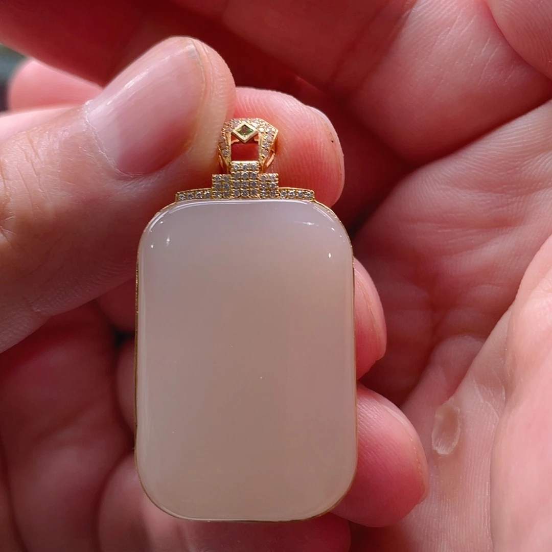 和田玉18K金镶嵌颈饰