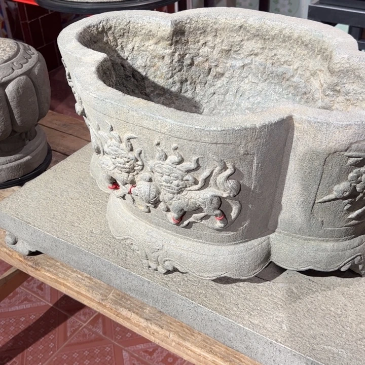 富***城石材海棠盆双狮戏珠