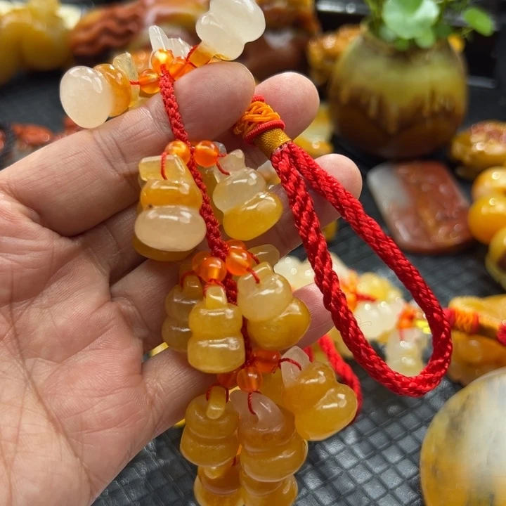 石英质玉（黄龙玉）颈饰未镶嵌
