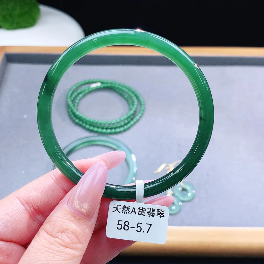 未镶嵌手镯（圆镯）翡翠