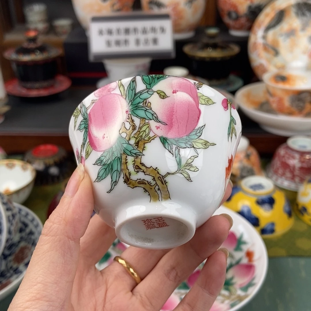 陶瓷的设计师是一个非常高兴