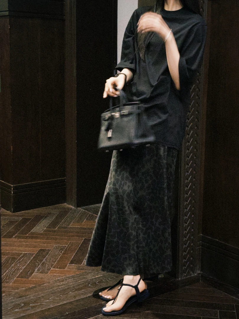 syna希娜 松弛感拉满 简约净版五分袖后开T恤