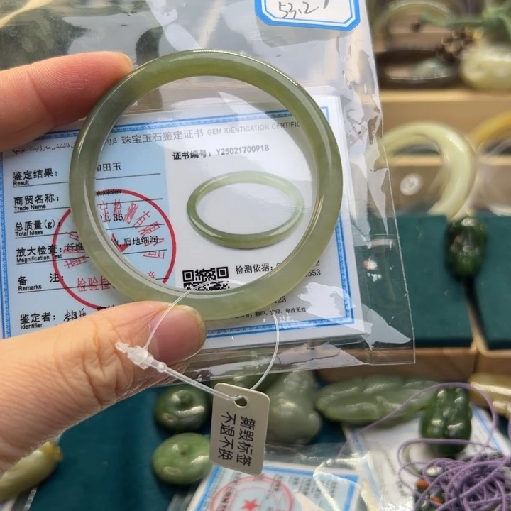 和田玉手镯未镶嵌53.2圈围70409