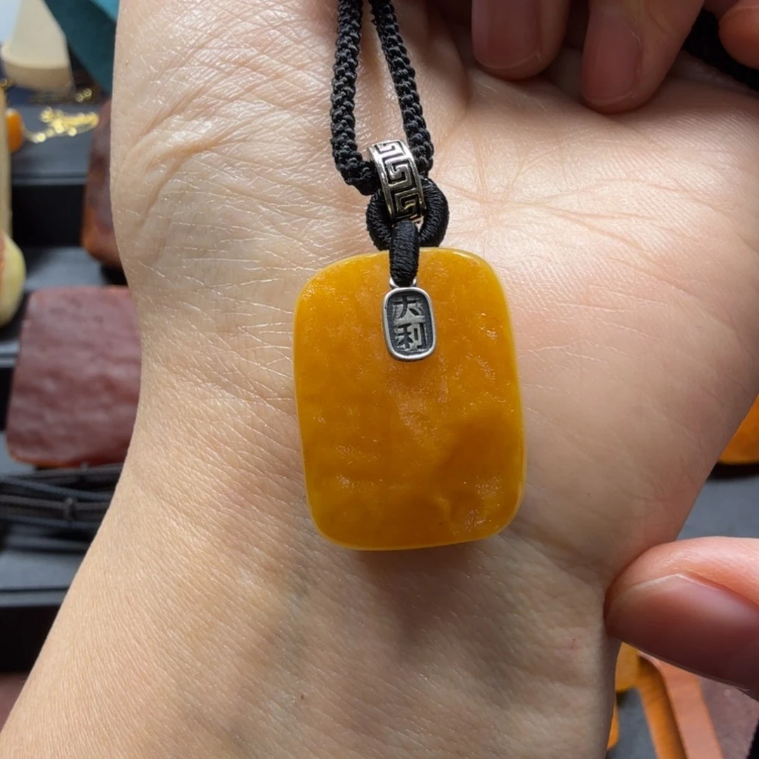 琥珀吊坠(赠链)未镶嵌