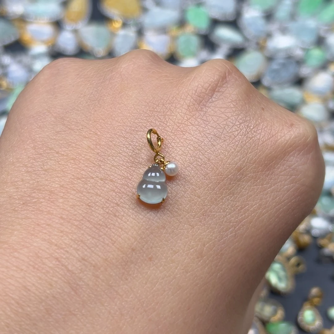 翡翠颈饰18K金镶嵌吊坠