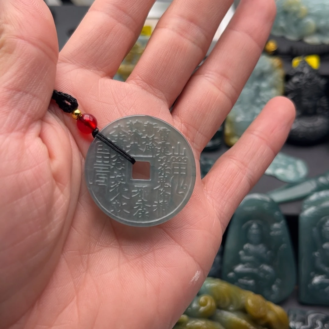 翡翠未镶嵌颈饰山鬼