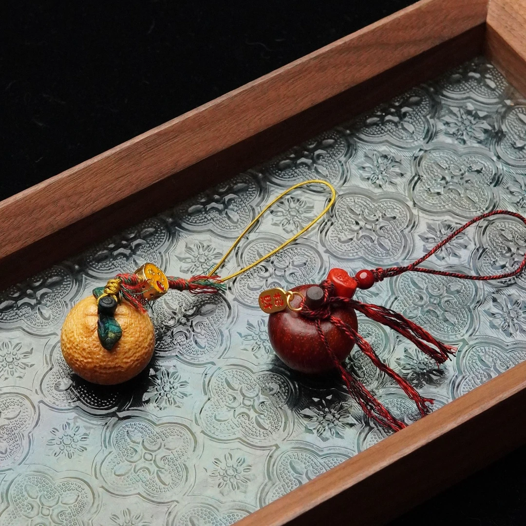 天然红花梨木雕刻苹果27*22mm、黄金木橘子28*29mm挂件