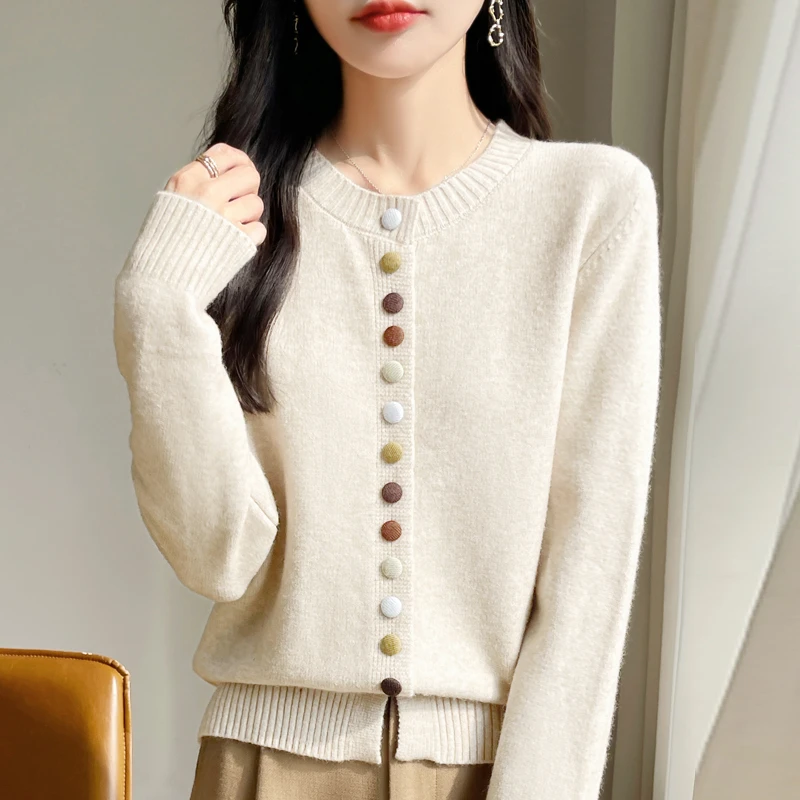 秋冬针织衫彩扣圆领开衫百搭纯色时尚休闲气质针织长袖