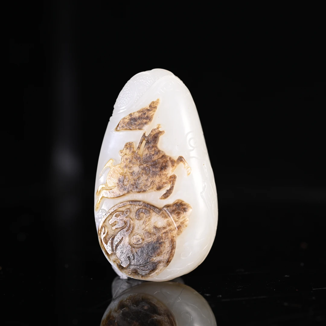 Lot8832 25YU105032和田玉君临天下（籽）挂坠/匡时