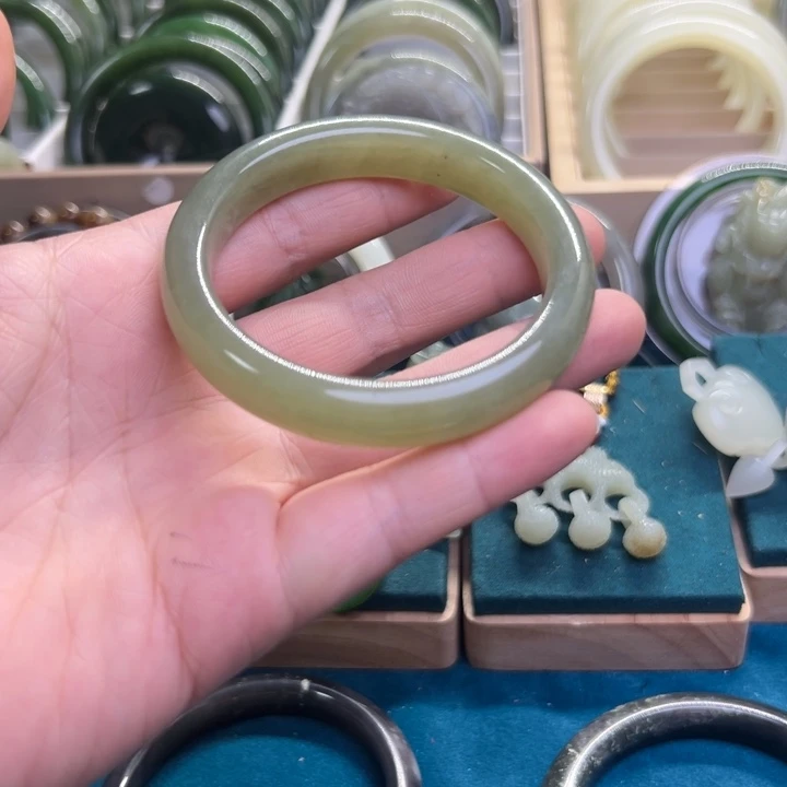 和田玉手镯未镶嵌55.5圈围0654