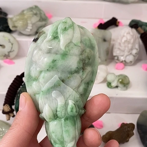 独山玉颈饰未镶嵌梨*雨