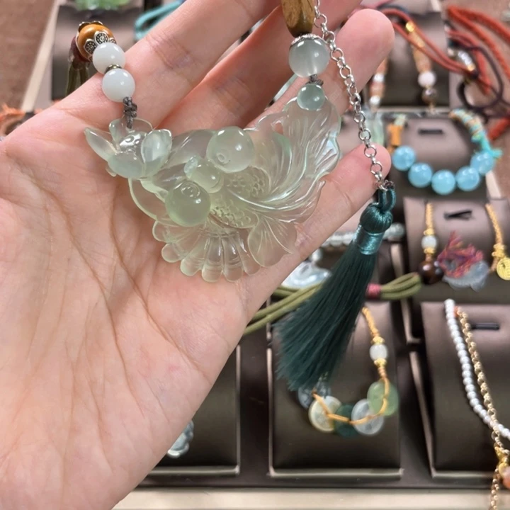 蛇纹石玉颈饰未镶嵌北*