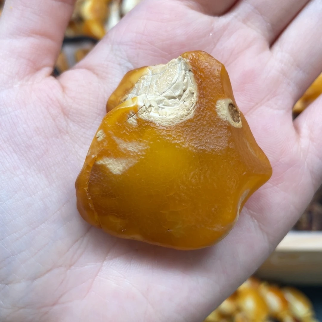 琥珀珠宝奇石未镶嵌