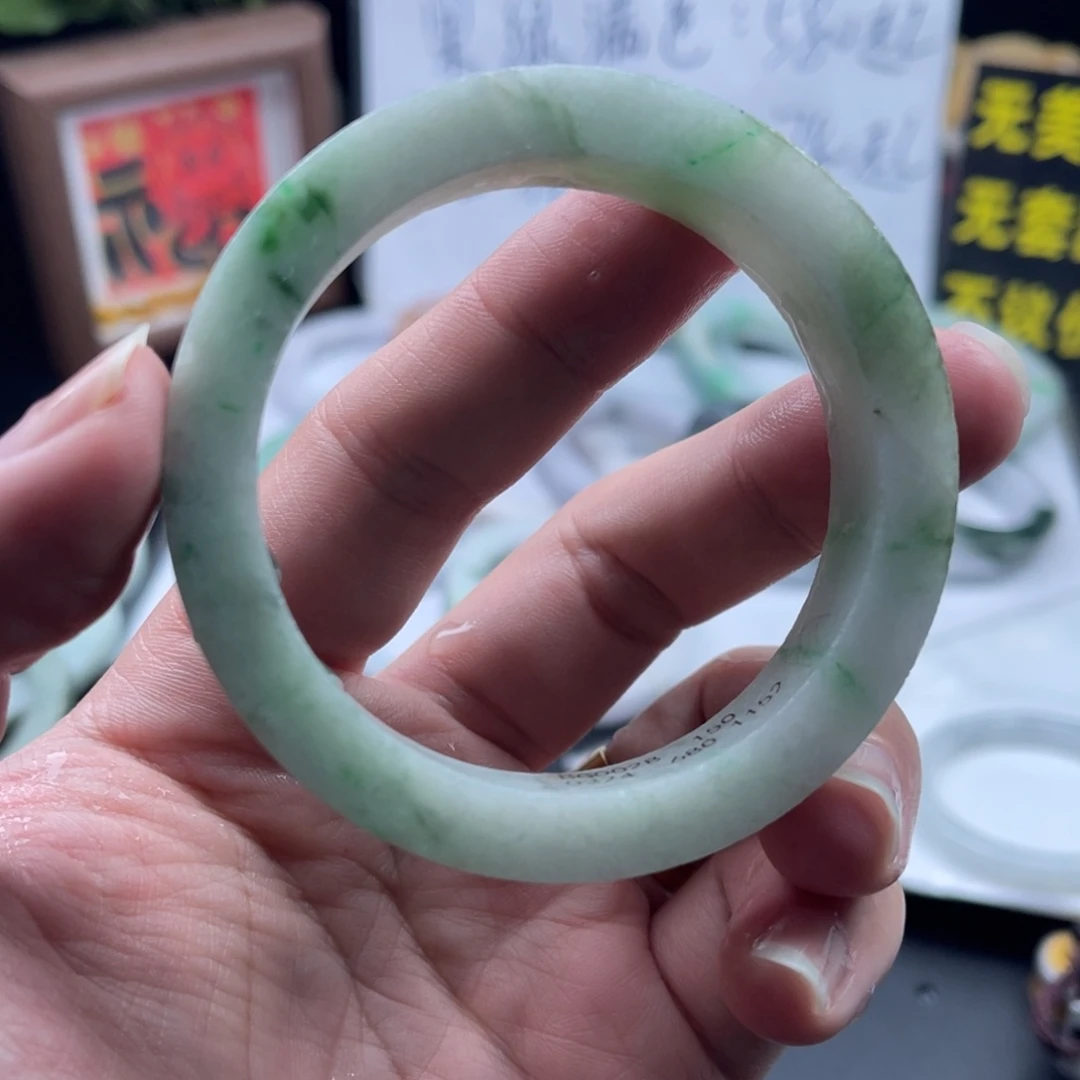 定制翡翠未镶嵌手镯