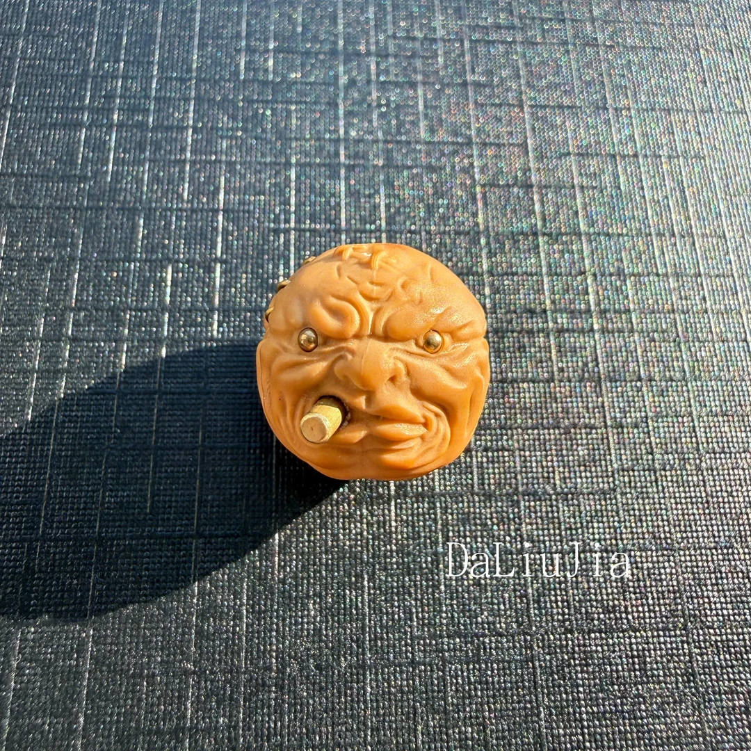 猴头核桃单颗雕刻镶嵌烟鬼